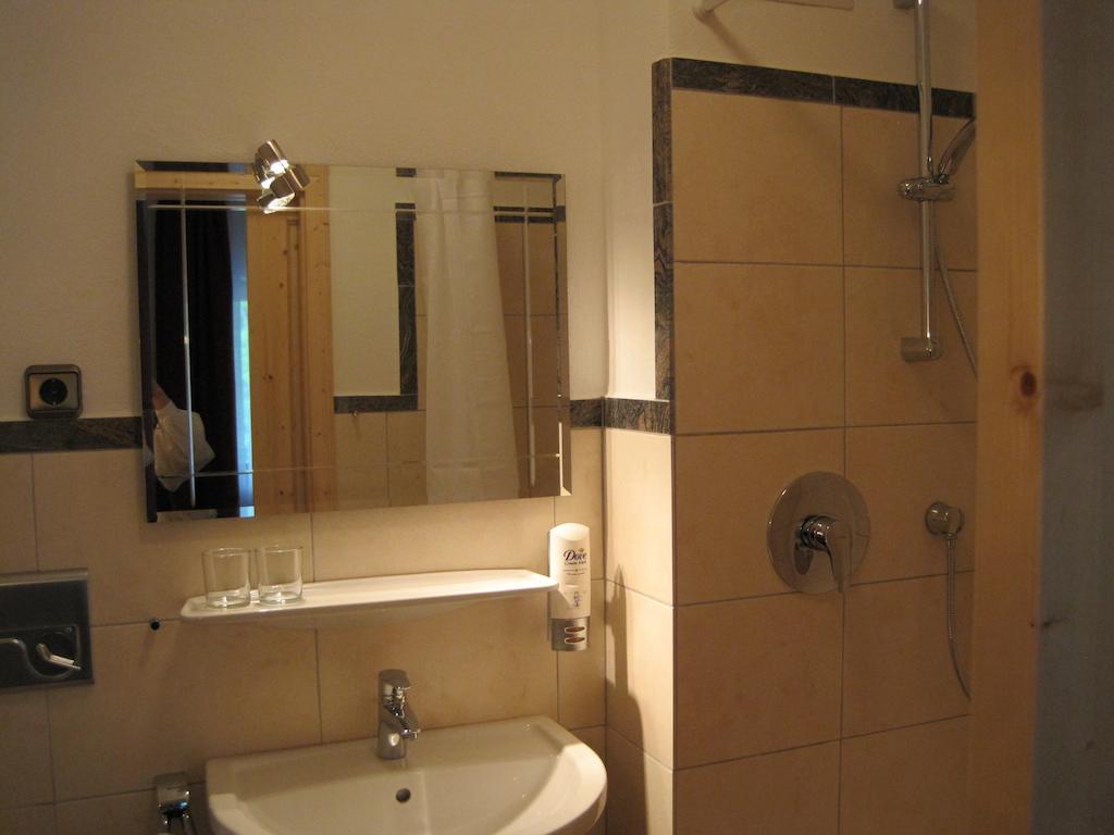 Hotel Zur Schonen Aussicht Übersee エクステリア 写真